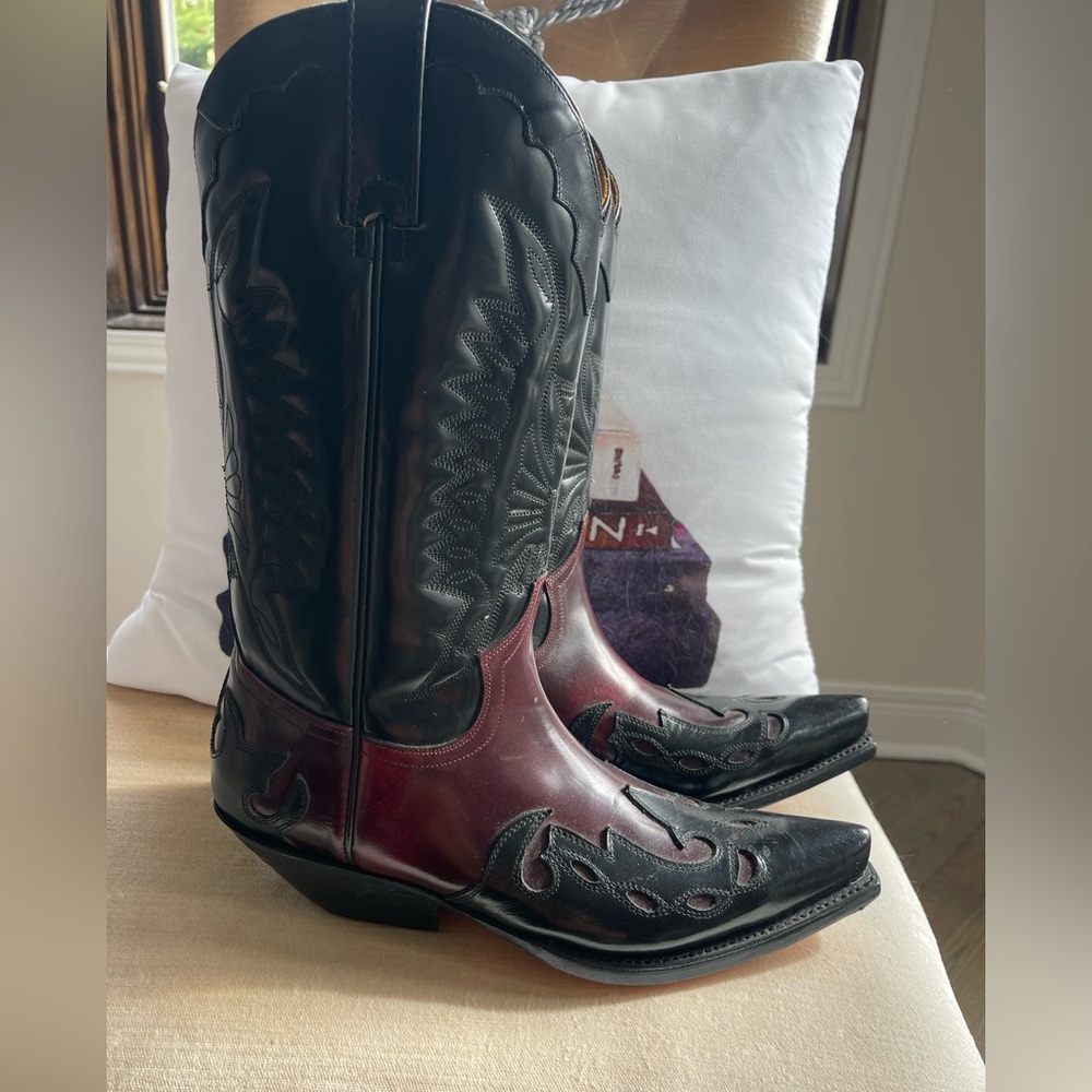 Black and wine gringo cowboy boots